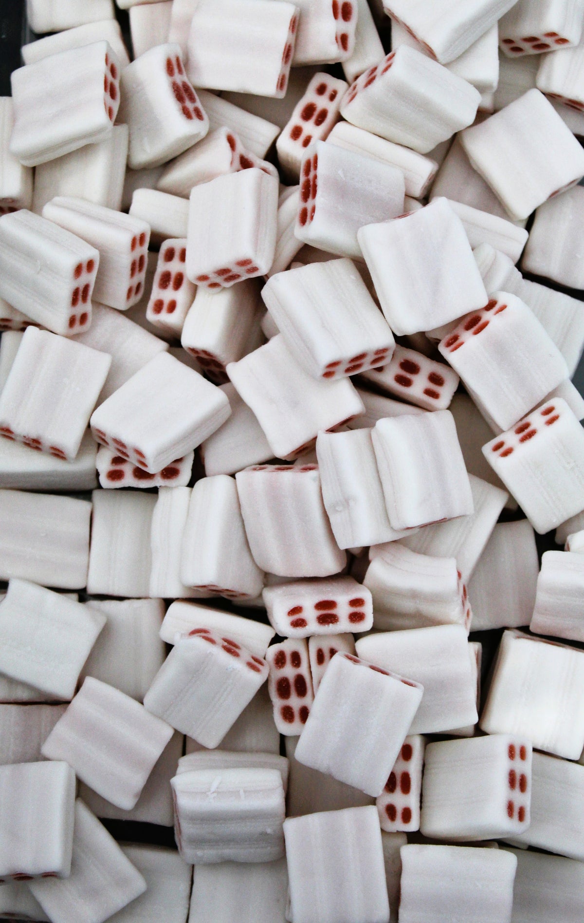 Fini White Cream Strawberry Bricks-100g